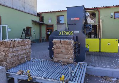 Small fully automatic baler machine successfully running very well in Czech